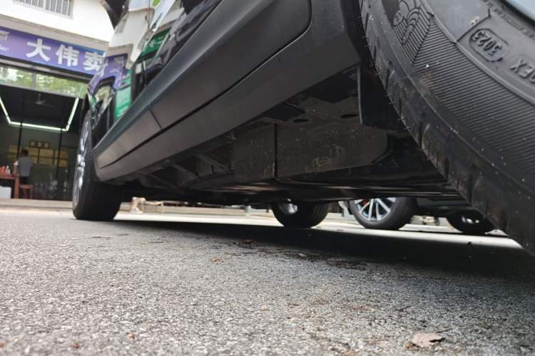 Used Cadillac XT5 2024 2.0T All-Wheel-Drive Luxury Version (Hummingbird Edition) Left Side Sill