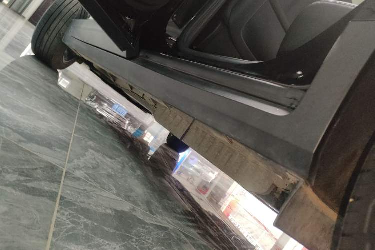 Used Cadillac XT5 2024 2.0T All-Wheel-Drive Luxury Version (Hummingbird Edition) Left Side Sill
