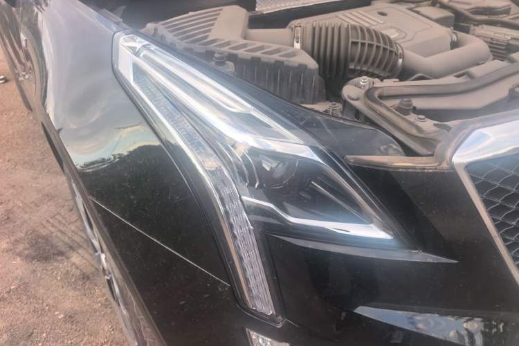Used Cadillac XT5 2024 2.0T All-Wheel-Drive Luxury Version (Hummingbird Edition) Right Front Headlight