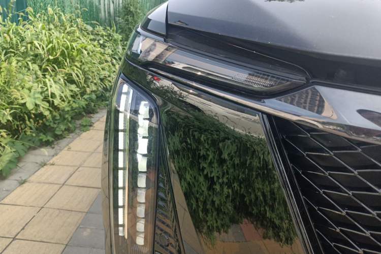 Used Cadillac XT5 2024 2.0T Four-Wheel Drive Prestige Version (Ultimate Edition) Right Front Headlight