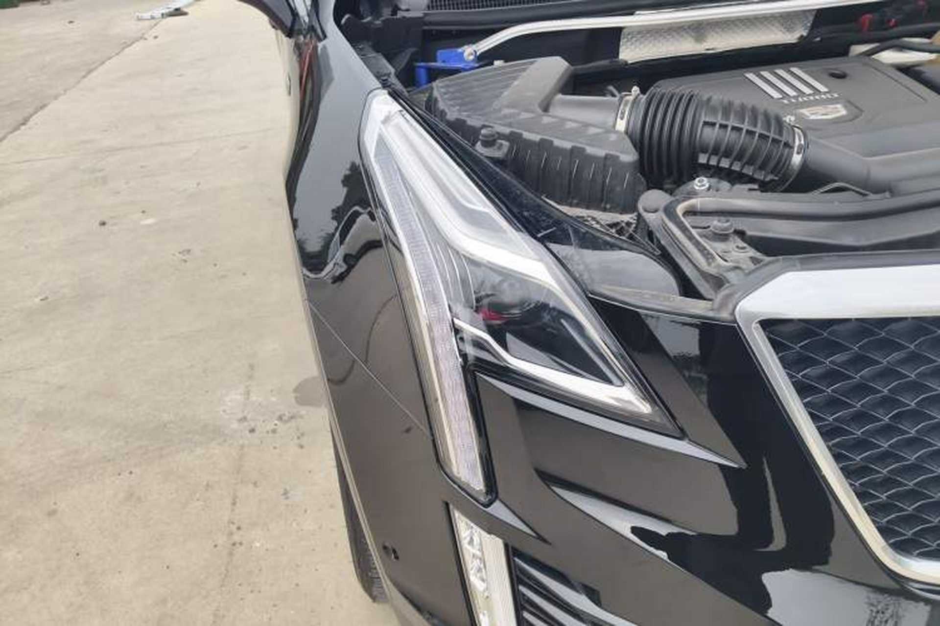 Used Cadillac XT5 2024 2.0T Four-Wheel Drive Platinum Edition Right Front Headlight