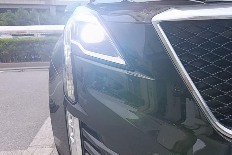 Used Cadillac XT5 2024 2.0T All-Wheel-Drive Luxury Version (Hummingbird Edition) Right Front Headlight