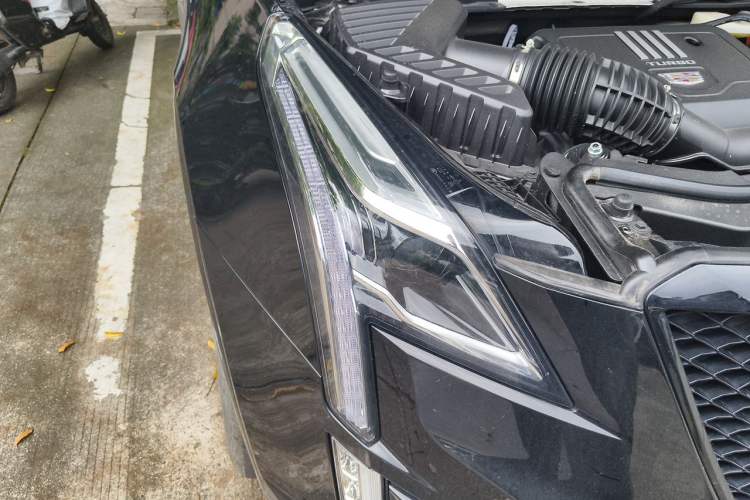 Used Cadillac XT5 2024 2.0T All-Wheel-Drive Luxury Version (Hummingbird Edition) Right Front Headlight
