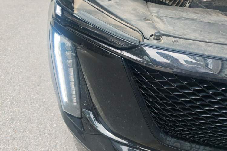 Used Cadillac XT5 2024 2.0T All-Wheel-Drive Luxury Version (Hummingbird Edition) Right Front Headlight