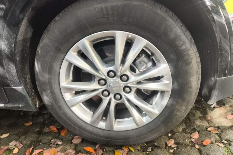 Used Cadillac XT5 2024 2.0T Two-Wheel Drive Fashion Edition Right Front Wheel Hub