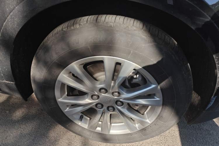 Used Cadillac XT5 2024 2.0T Two-Wheel Drive Fashion Edition Right Front Wheel Hub