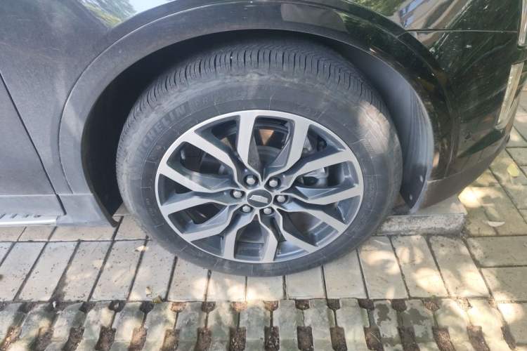 Used Cadillac XT5 2024 2.0T Four-Wheel Drive Platinum Edition Right Front Wheel Hub