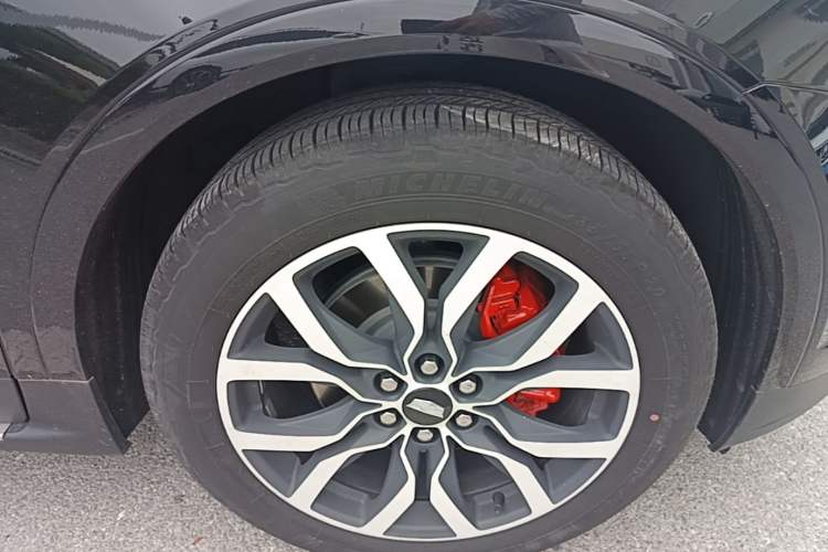 Used Cadillac XT5 2024 2.0T All-Wheel-Drive Luxury Version (Hummingbird Edition) Right Front Wheel Hub