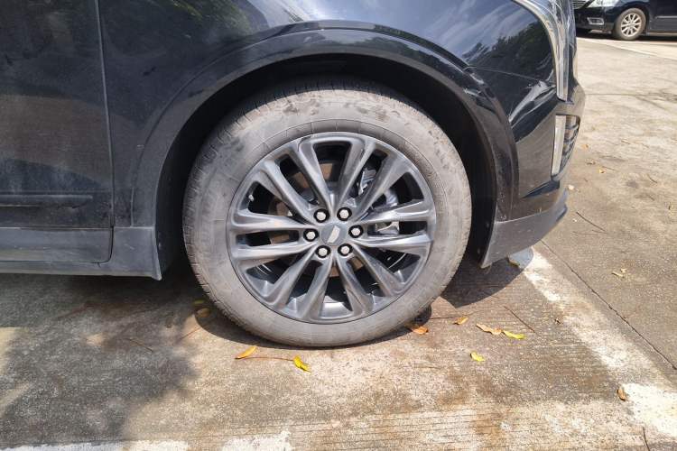 Used Cadillac XT5 2024 2.0T All-Wheel-Drive Luxury Version (Hummingbird Edition) Right Front Wheel Hub