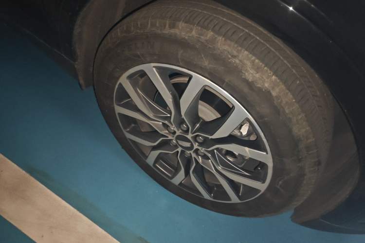 Used Cadillac XT5 2024 2.0T All-Wheel-Drive Luxury Version (Hummingbird Edition) Right Front Wheel Hub