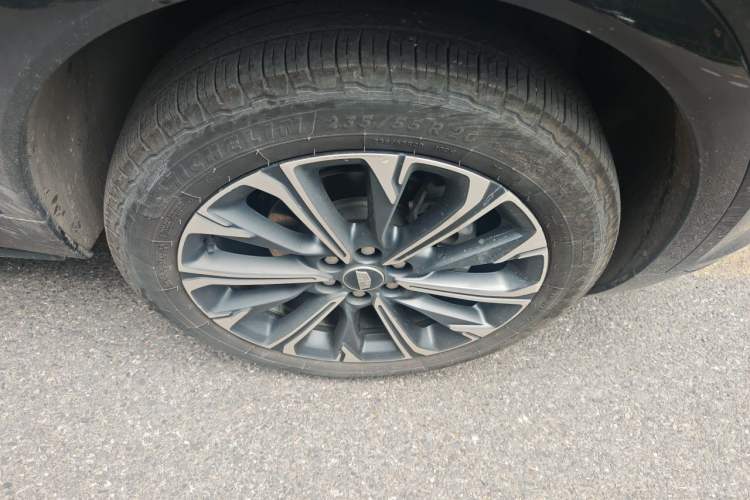 Used Cadillac XT5 2024 2.0T All-Wheel-Drive Luxury Version (Hummingbird Edition) Right Front Wheel Hub