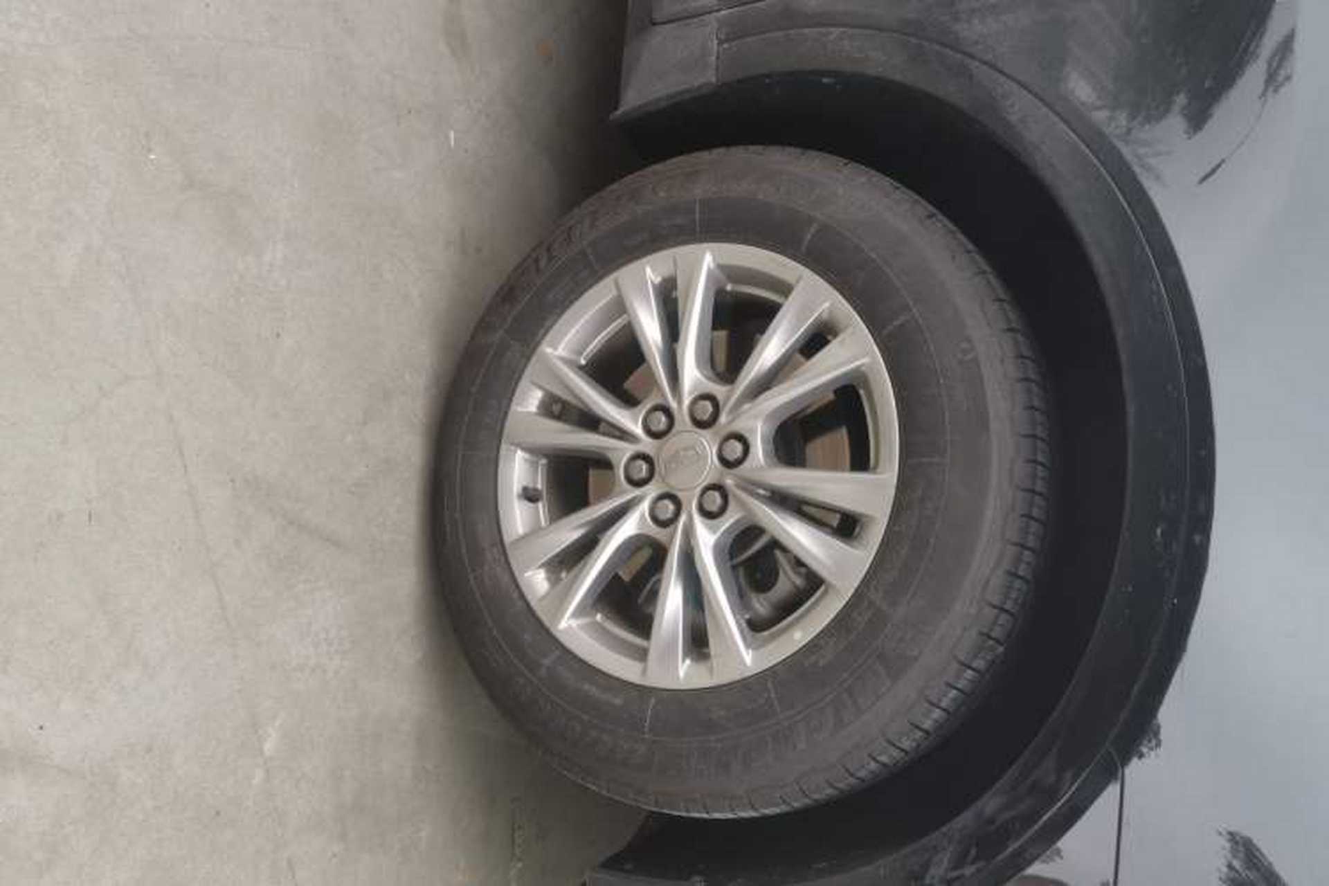 Used Cadillac XT5 2024 2.0T Two-Wheel Drive Fashion Edition Right Front Wheel Hub