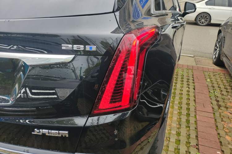 Used Cadillac XT5 2024 2.0T Two-Wheel Drive Fashion Edition Right Rear Taillight