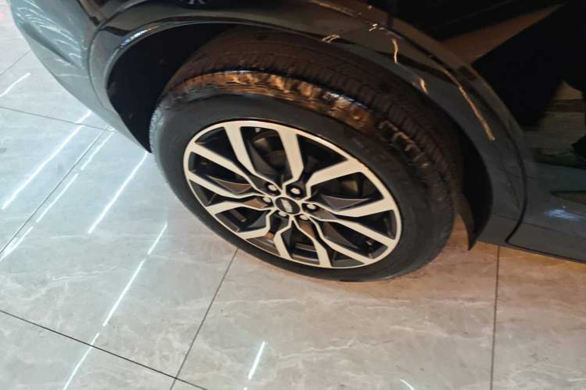 Used Cadillac XT5 2024 2.0T All-Wheel-Drive Luxury Version (Hummingbird Edition) Right Rear Wheel Hub