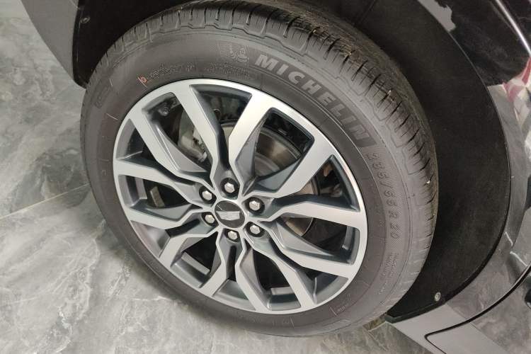 Used Cadillac XT5 2024 2.0T All-Wheel-Drive Luxury Version (Hummingbird Edition) Right Rear Wheel Hub