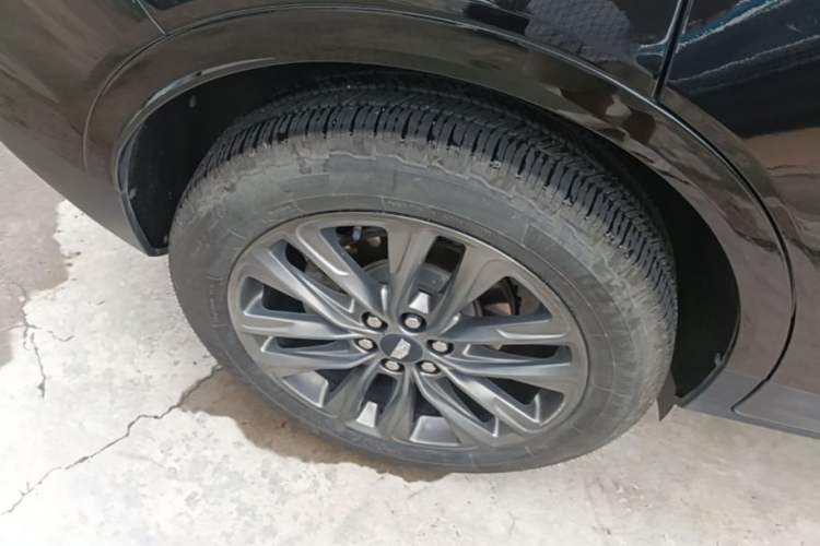 Used Cadillac XT5 2024 2.0T All-Wheel-Drive Luxury Version (Hummingbird Edition) Right Rear Wheel Hub