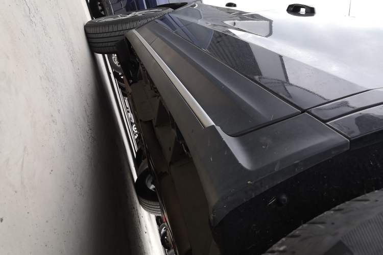 Used Cadillac XT5 2024 2.0T All-Wheel-Drive Luxury Version (Hummingbird Edition) Right Side Sill