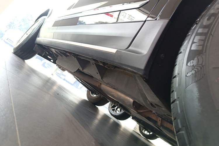 Used Cadillac XT5 2024 2.0T Two-Wheel Drive Fashion Edition Right Side Sill