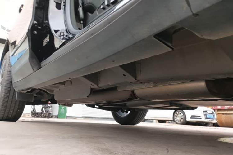 Used Cadillac XT5 2024 2.0T All-Wheel-Drive Luxury Version (Hummingbird Edition) Right Side Sill