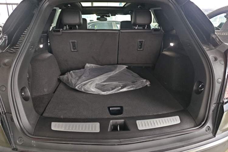 Used Cadillac XT5 2024 2.0T All-Wheel-Drive Luxury Version (Hummingbird Edition) Trunk