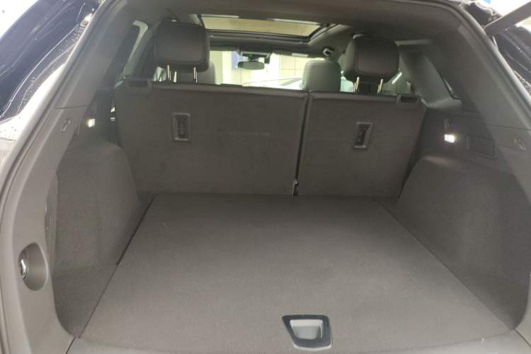 Used Cadillac XT5 2024 2.0T Two-Wheel Drive Fashion Edition Trunk