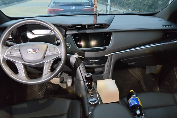 Used Cadillac XT5 2024 2.0T Two-Wheel Drive Fashion Edition Center Console