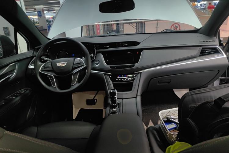 Used Cadillac XT5 2024 2.0T All-Wheel-Drive Luxury Version (Hummingbird Edition) Center Console