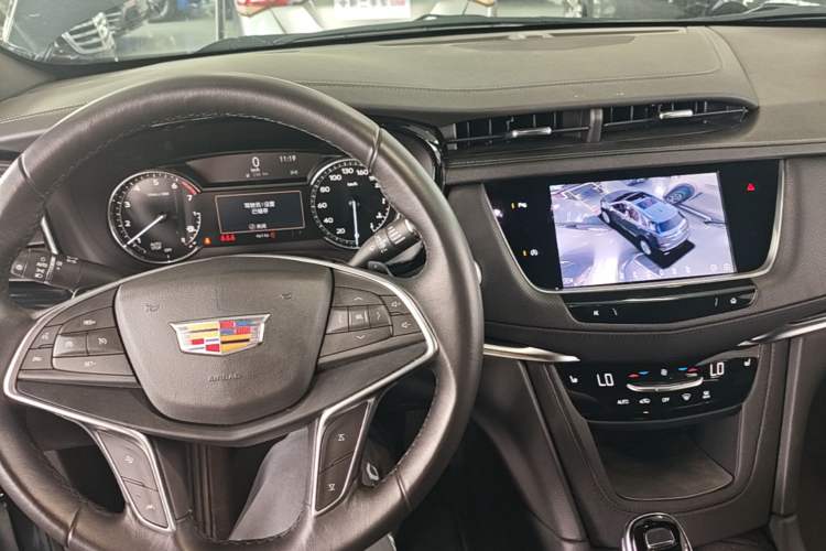 Used Cadillac XT5 2024 2.0T Two-Wheel Drive Fashion Edition Center Console