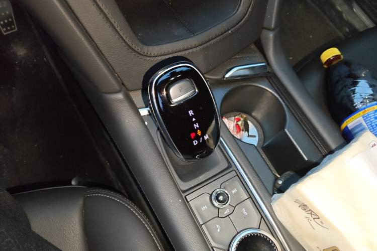 Used Cadillac XT5 2024 2.0T Two-Wheel Drive Fashion Edition Gear Lever