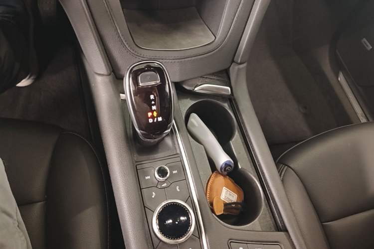 Used Cadillac XT5 2024 2.0T Two-Wheel Drive Fashion Edition Gear Lever
