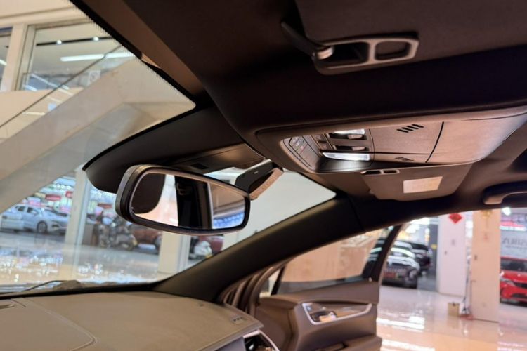 Used Cadillac XT5 2024 2.0T All-Wheel-Drive Luxury Version (Hummingbird Edition) Interior 11