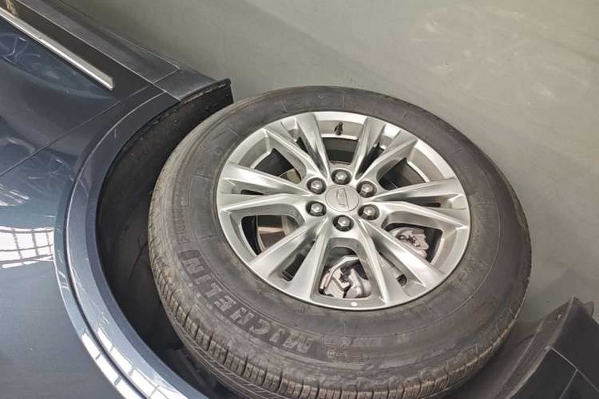 Used Cadillac XT5 2024 2.0T Two-Wheel Drive Fashion Edition Left Front Wheel Hub