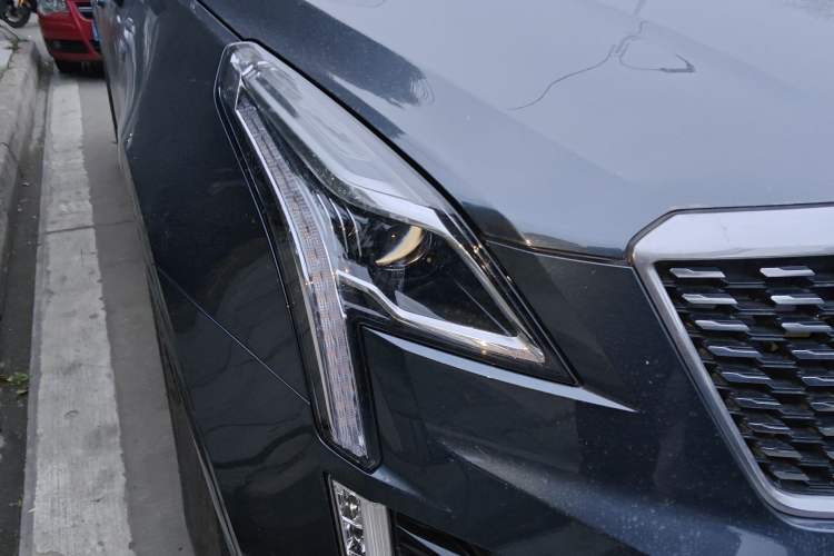 Used Cadillac XT5 2024 2.0T Two-Wheel Drive Fashion Edition Right Front Headlight