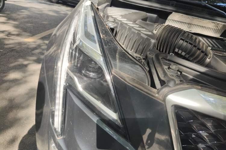 Used Cadillac XT5 2024 2.0T All-Wheel-Drive Luxury Version (Hummingbird Edition) Right Front Headlight