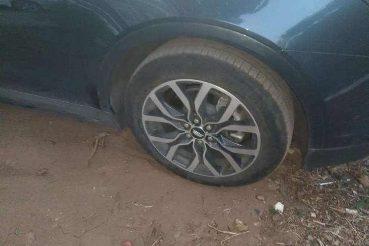Used Cadillac XT5 2024 2.0T All-Wheel-Drive Luxury Version (Hummingbird Edition) Right Front Wheel Hub