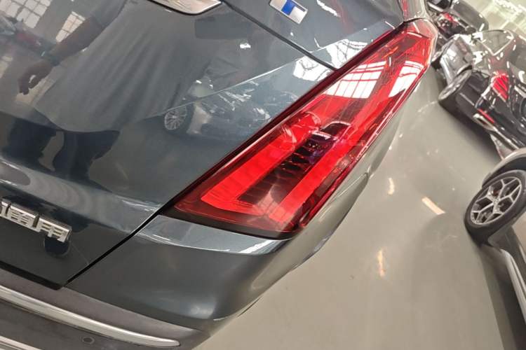 Used Cadillac XT5 2024 2.0T Two-Wheel Drive Fashion Edition Right Rear Taillight