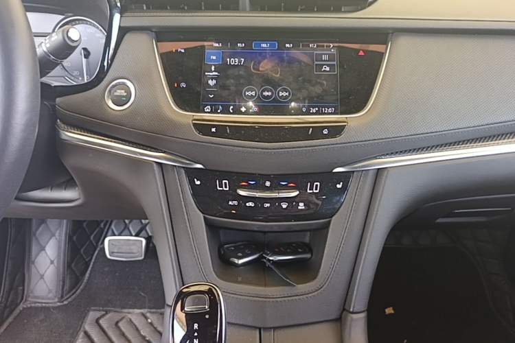 Used Cadillac XT5 2024 2.0T All-Wheel-Drive Luxury Version (Hummingbird Edition) Audio And AC Panel