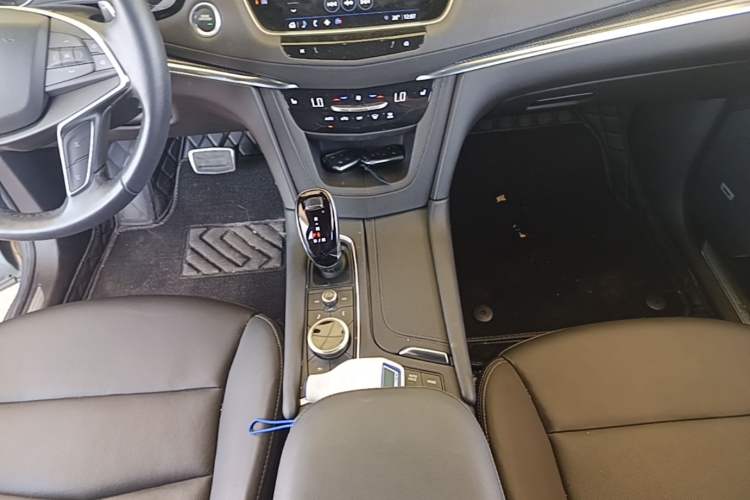 Used Cadillac XT5 2024 2.0T All-Wheel-Drive Luxury Version (Hummingbird Edition) Gear Lever