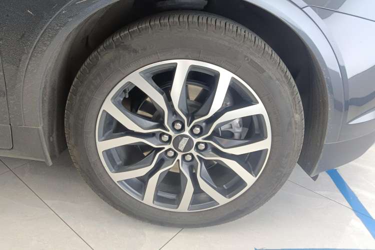 Used Cadillac XT5 2024 2.0T All-Wheel-Drive Luxury Version (Hummingbird Edition) Left Rear Wheel Hub
