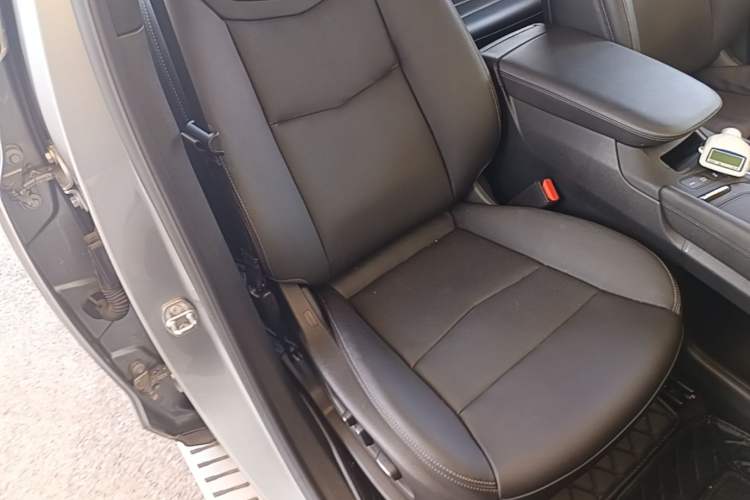 Used Cadillac XT5 2024 2.0T All-Wheel-Drive Luxury Version (Hummingbird Edition) Right Front Seat