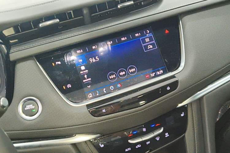 Used Cadillac XT5 2024 2.0T Two-Wheel Drive Fashion Edition Audio And AC Panel