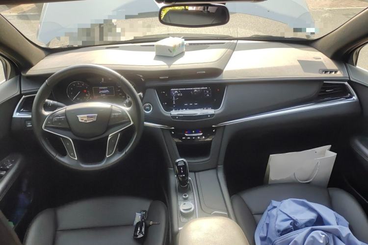 Used Cadillac XT5 2024 2.0T Two-Wheel Drive Fashion Edition Center Console
