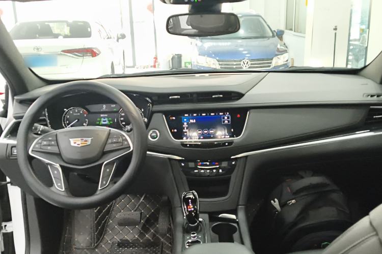 Used Cadillac XT5 2024 2.0T Two-Wheel Drive Fashion Edition Center Console