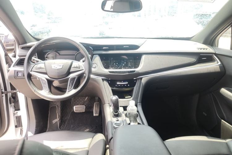 Used Cadillac XT5 2024 2.0T All-Wheel-Drive Luxury Version (Hummingbird Edition) Center Console