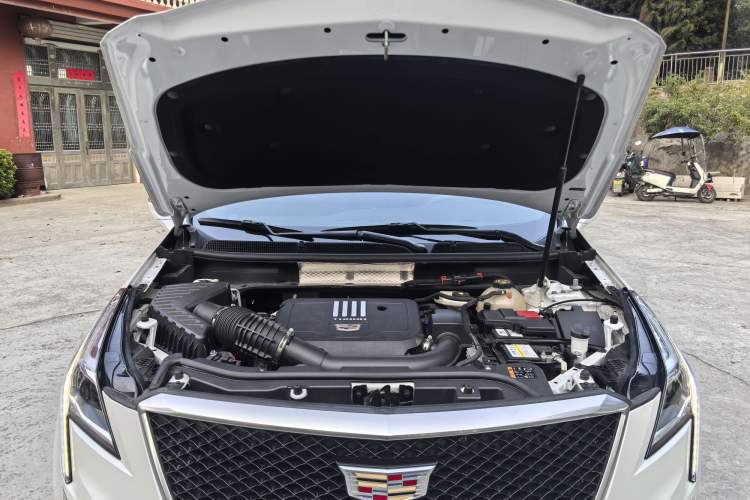 Used Cadillac XT5 2024 2.0T All-Wheel-Drive Luxury Version (Hummingbird Edition) Engine Bay
