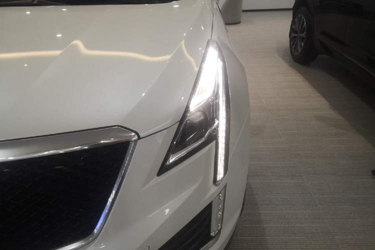 Used Cadillac XT5 2024 2.0T All-Wheel-Drive Luxury Version (Hummingbird Edition) Left Front Headlight
