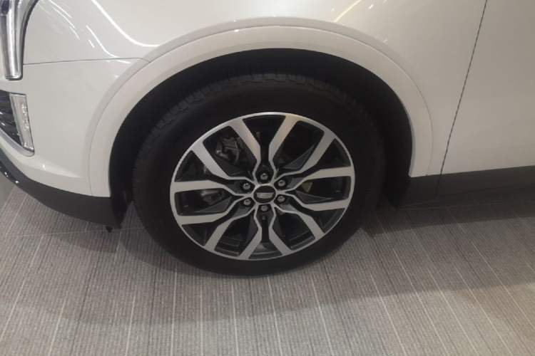 Used Cadillac XT5 2024 2.0T All-Wheel-Drive Luxury Version (Hummingbird Edition) Left Front Wheel Hub