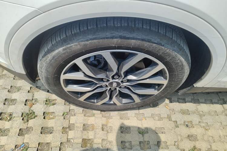 Used Cadillac XT5 2024 2.0T All-Wheel-Drive Luxury Version (Hummingbird Edition) Left Front Wheel Hub