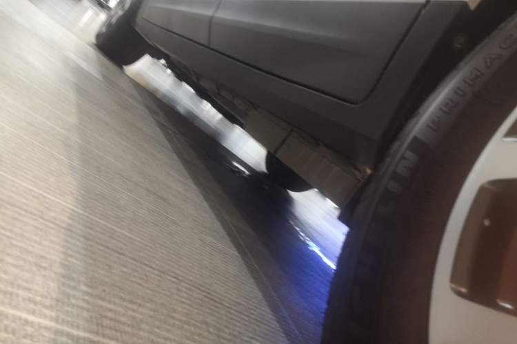 Used Cadillac XT5 2024 2.0T All-Wheel-Drive Luxury Version (Hummingbird Edition) Left Side Sill