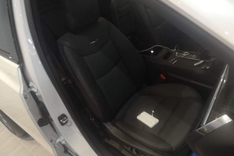 Used Cadillac XT5 2024 2.0T All-Wheel-Drive Luxury Version (Hummingbird Edition) Right Front Seat